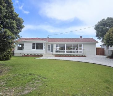 Stunning Newly Renovated Family Home - Walk to the Beach - Photo 1