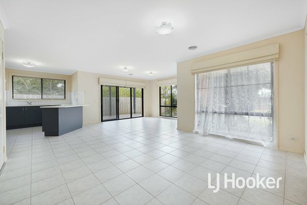 Neat 3 Bedroom Unit in Prime Location! - Photo 1