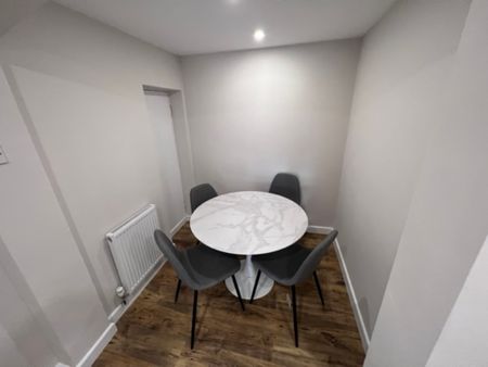 2 Bed Student Accommodation - Photo 2