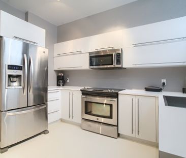 Condo for rent, Montréal (Ville-Marie) - Photo 2