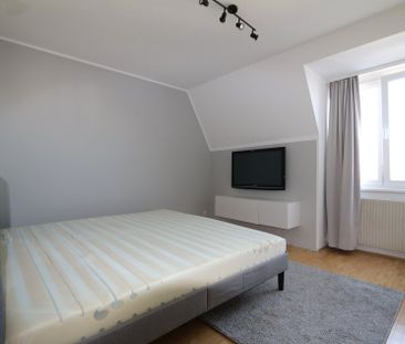 Moderne 3-Zimmer-Wohnung im Dachgeschoss mit Tiefgaragenplatz - Photo 6