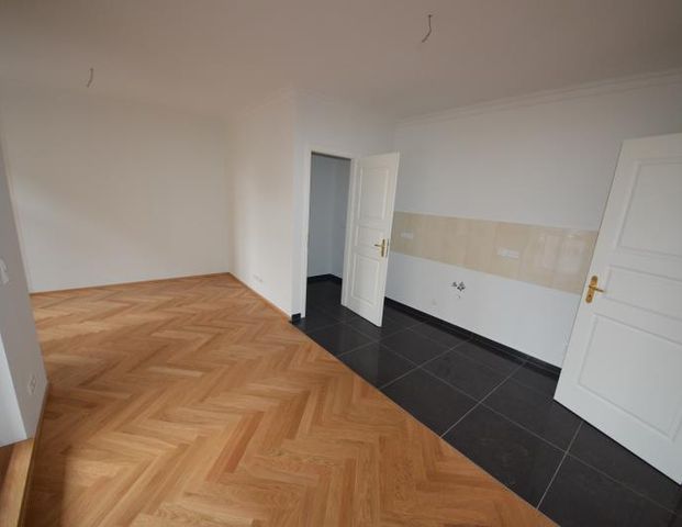 Sanierter Altbau mit Fußbodenheizung, Loggia und Parkett! - Foto 1