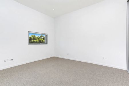 Architecturally-designed luxury apartment with a peaceful, leafy outlook | 1 Bedroom with Study - Photo 5