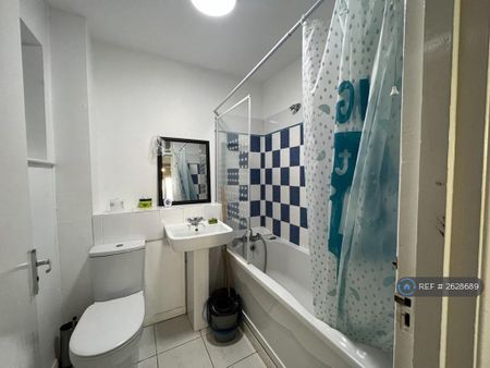 2 bedroom flat to rent - Photo 5