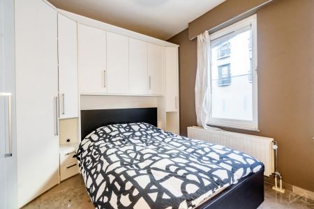 Gelijkvloerse verdieping met één slaapkamer in Saint-josse-ten-noode - Photo 3