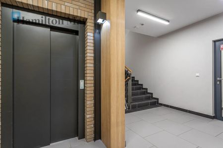 Nowoczesne dwupokojowe mieszkanie w stylu loft z balkonem na Włochach - Zdjęcie 4