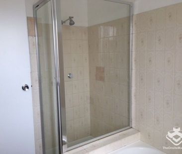 Stunning Unit in Indooroopilly Hot Spot - Photo 3