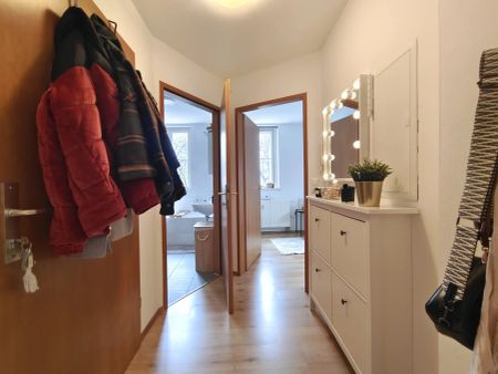 Sanierte, moderne und helle Wohnung mit Parkplatz nahe Zentrum - Photo 3