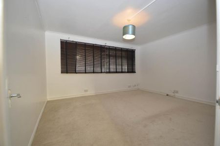 2 bedroom maisonette to rent - Photo 3