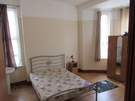 5 Bedroom House, 29 Agincourt Avenue, Queens Quarter, Belfast, BT7 1QA - Photo 3