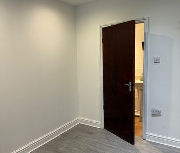 3 Bed Semi-Detached House, St. Albans Road, IG3 - Photo 2