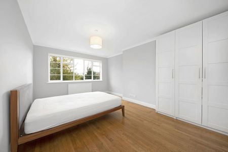 3 bedroom flat to rent - Photo 4