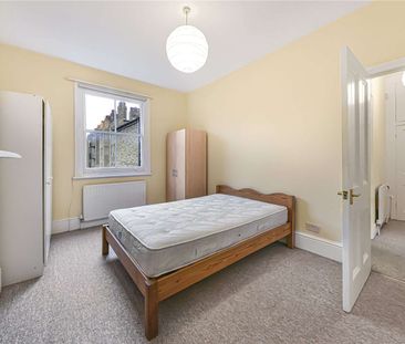 A clean and tidy two double bedroom apartment on Essendine Road. - Photo 4