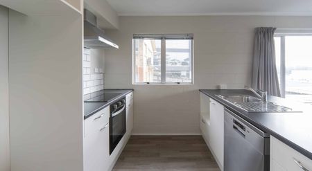 Charming 2-Bedroom Apartment in Hamilton - Photo 5