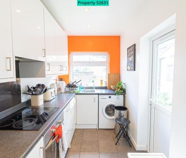 5 bedroom end of terrace house to rent - Photo 6