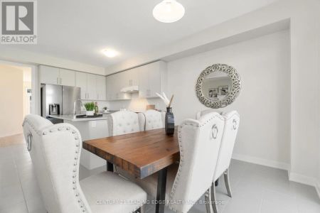 20 AVIRON CRESCENT - Photo 4