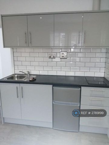 1 bedroom flat to rent - Photo 5