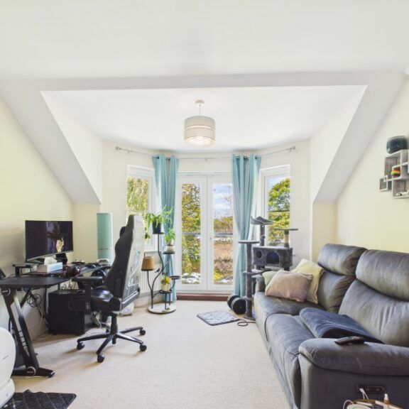 Scholars Walk, Farnborough, Hampshire, GU14 - Photo 1