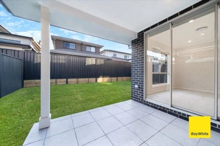 “Near new spacious and comfortable family home” - Photo 4