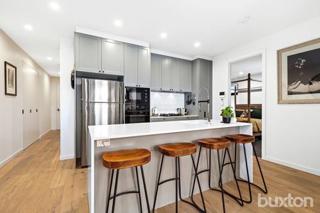 Ground Floor 2 Bedroom, 2 Bathroom Apartment With Private Deck! - Photo 4