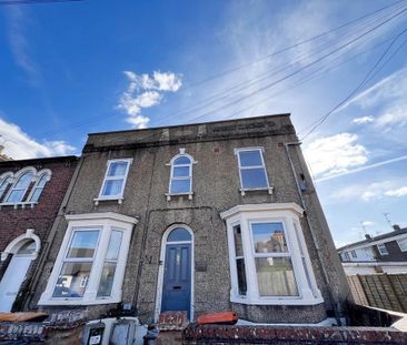 2 bedroom maisonette to rent - Photo 5