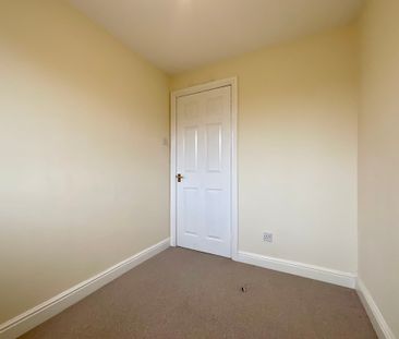 3 bedroom Semi-Detached House to let - Photo 5