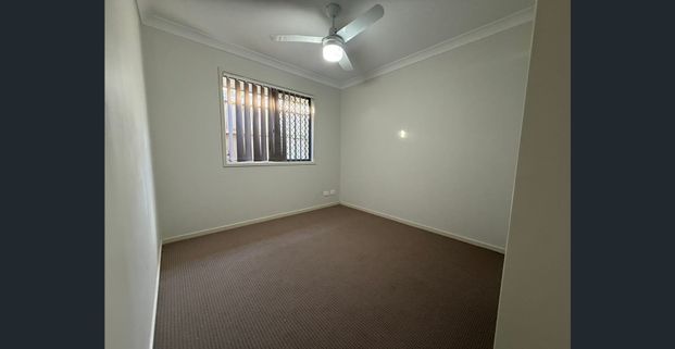 Stylish Lowset Home with New Carpets & Multiple Living Areas - Photo 1