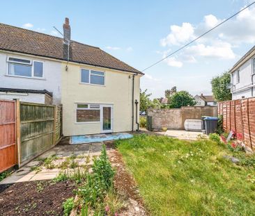 3 bedroom semi-detached house to rent - Photo 3