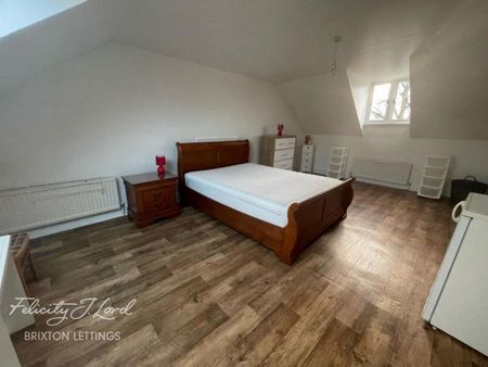 1 bedroom in a flat share to rent - Photo 2