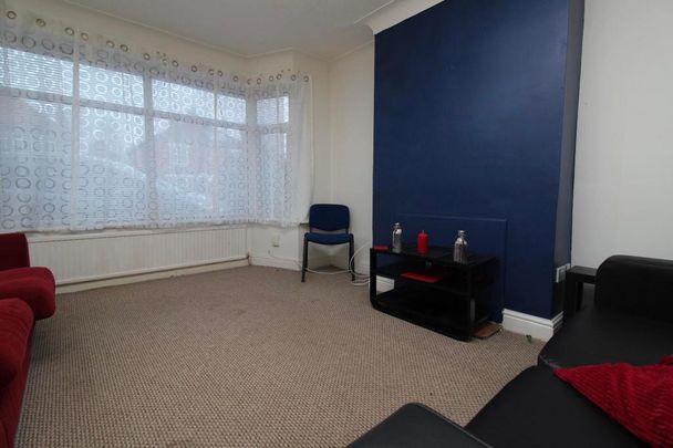 28 Burgess Road, Southampton - Photo 1