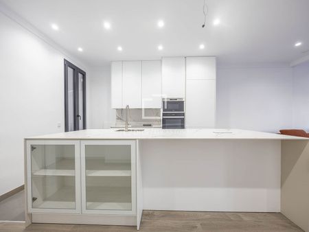 Excellent 4-bedroom apartment with 6 m² terrace for rent in Sant Francesc, Valencia - Photo 4