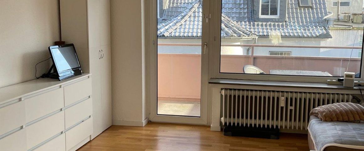 Fully furnished bright 2-room apartment - central and quite - Foto 1