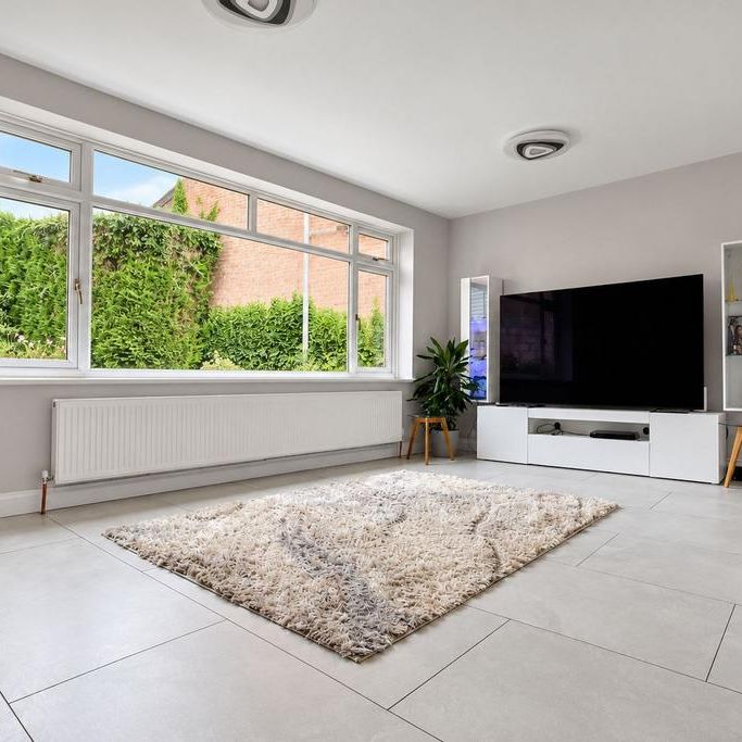 4 bedroom detached house to rent - Photo 1