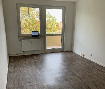 Tolle Vierraumwohnung – renoviert in modernem Design! – Blick ins Grüne - Foto 3