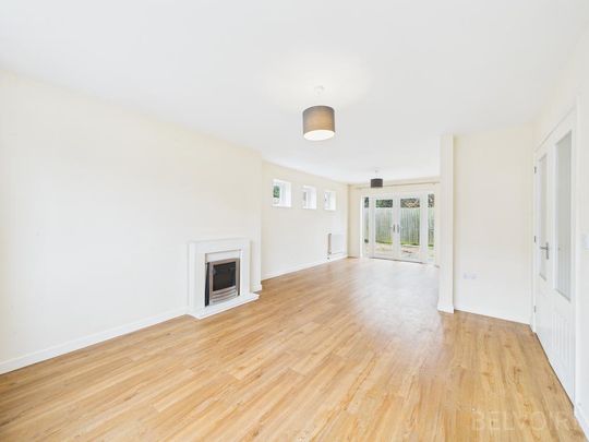 5 bedroom detached house to rent - Photo 1