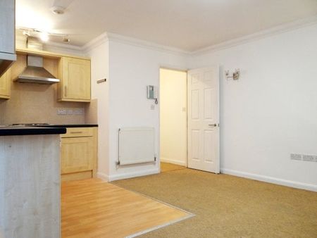 Victoria Road North, Southsea - Photo 2