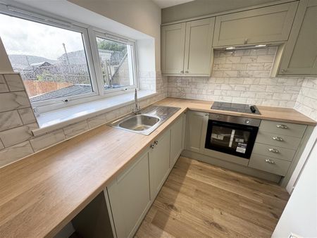 House - Terraced For Rent Maesyffynon Terrace, Tonypandy - Photo 5