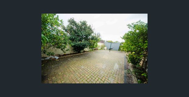 Perfect Location.. walking distance to Primary School.. - Photo 1