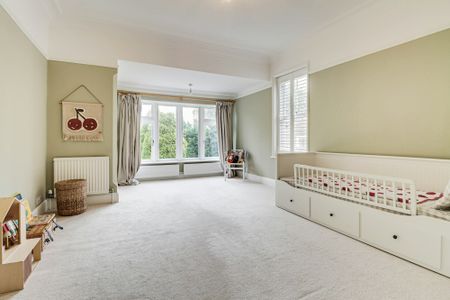 Moreton Avenue, Harpenden, Hertfordshire, AL5 2EU - Photo 2