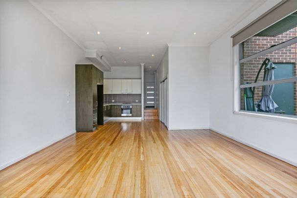 1/6-8 Box Street, Reservoir VIC 3073 - Townhouse For Rent | Domain - Photo 1