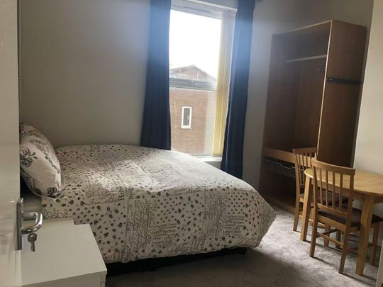Room in a Shared House, Botanic Road, L7 - Photo 1