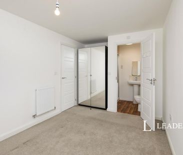 3 bedroom semi-detached house to rent - Photo 3