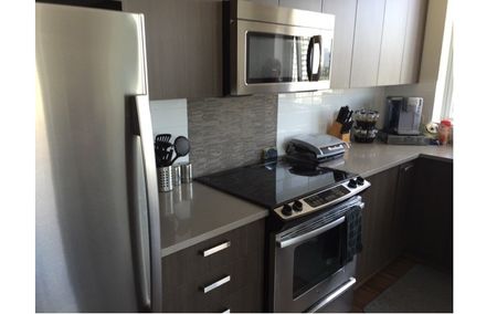 The Ultra-Central Surrey, 1 Bedroom - Photo 2