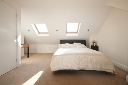 4 bedroom semi-detached house to rent - Photo 5