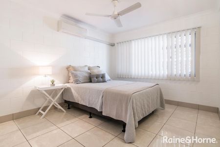 Tidy Modern Unit - Minutes from the CBD - Photo 3