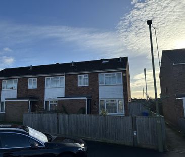 3 bedroom end of terrace house to rent - Photo 1