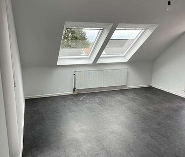 Renovierte 2-Zimmerwohnung mit EBK,Dachterrasse+Außenstellplatz -KL-Erlenbach- - Foto 1