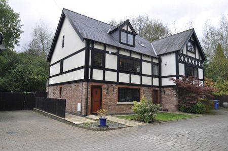 Bridge Lane, Bramhall - Photo 2