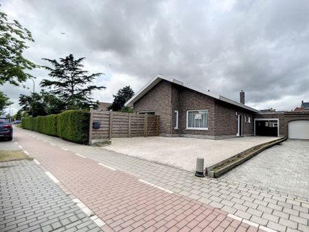 Ruime alleenstaande woning nabij het centrum van Westrozebeke - Photo 2