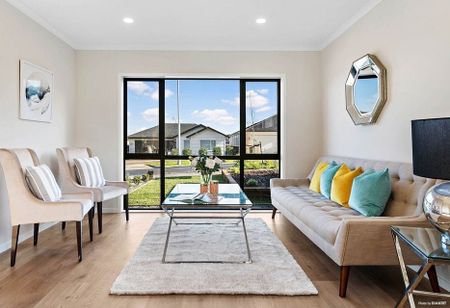 Easy Living - 4 bedrooms, 2 Bathrooms - Photo 2